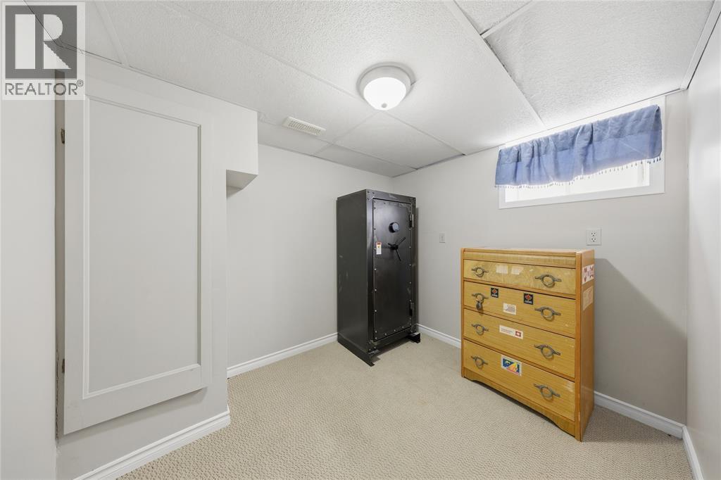 729 Oakdale Avenue, Sarnia, ON - Indoor