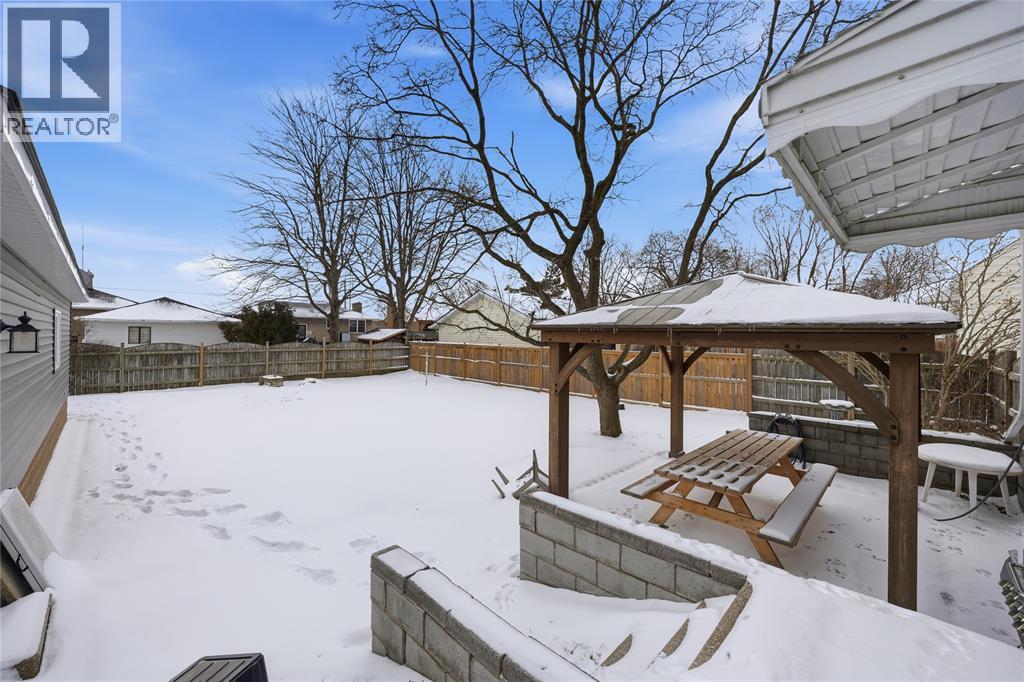 729 Oakdale Avenue, Sarnia, ON - Outdoor