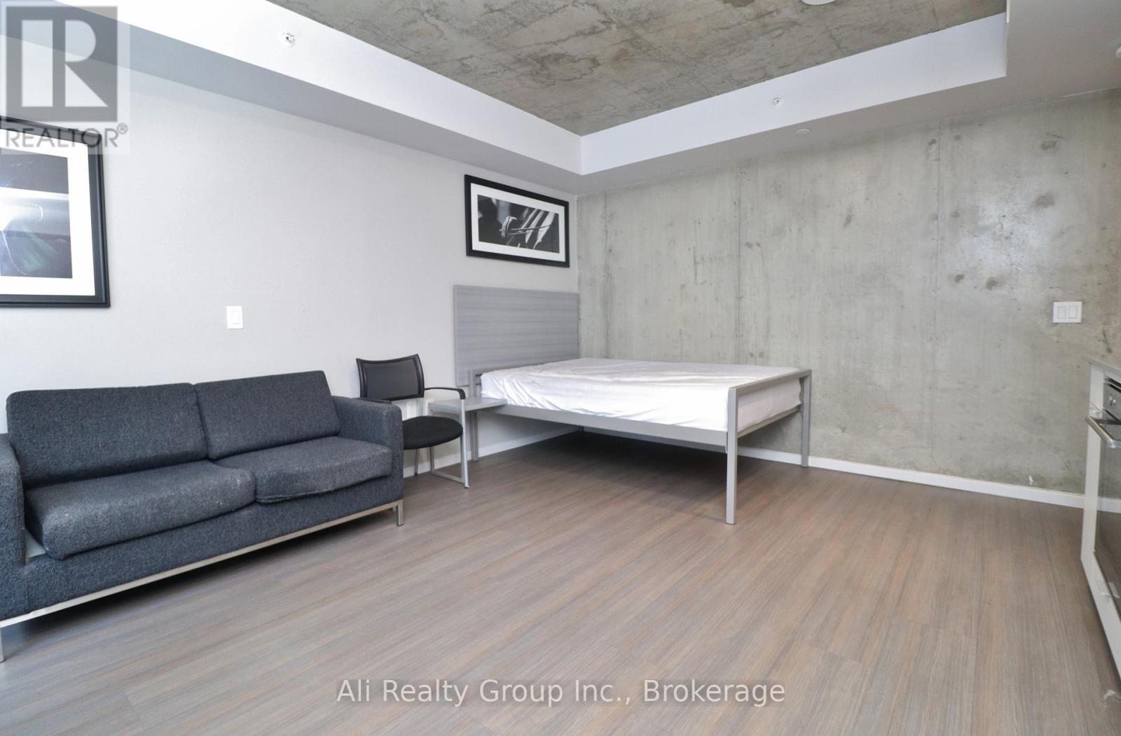 2918 - 105 Champagne Avenue S, Ottawa, ON - Indoor