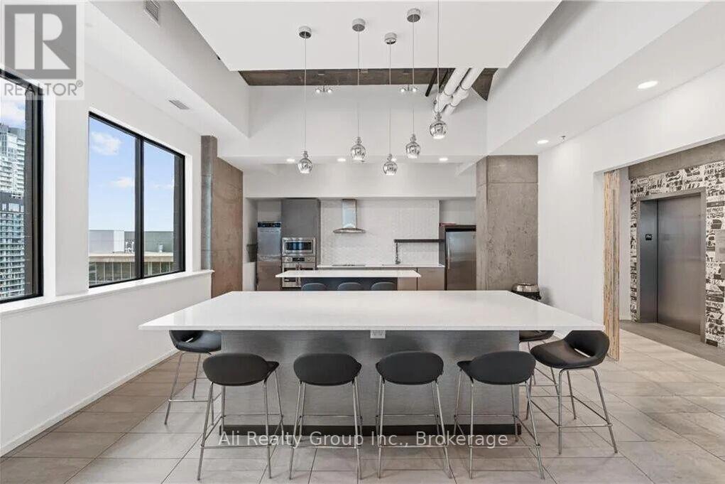 2918 - 105 Champagne Avenue S, Ottawa, ON - Indoor Photo Showing Kitchen With Upgraded Kitchen