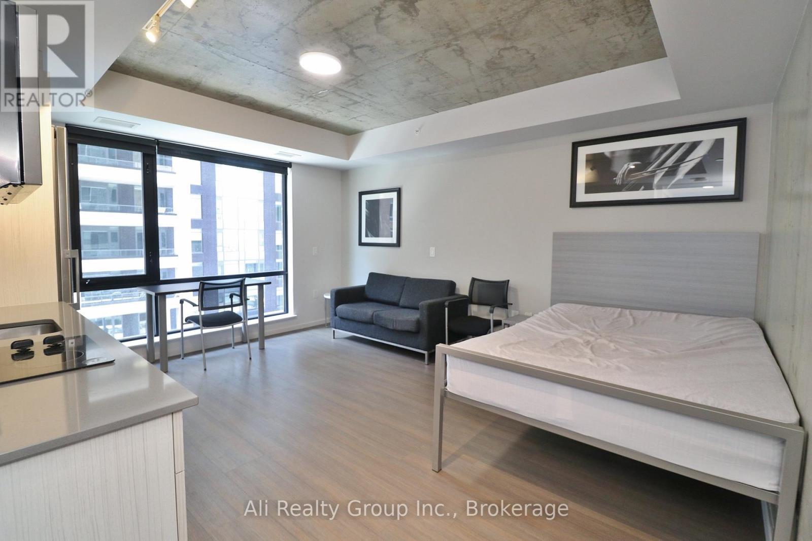 2918 - 105 Champagne Avenue S, Ottawa, ON - Indoor