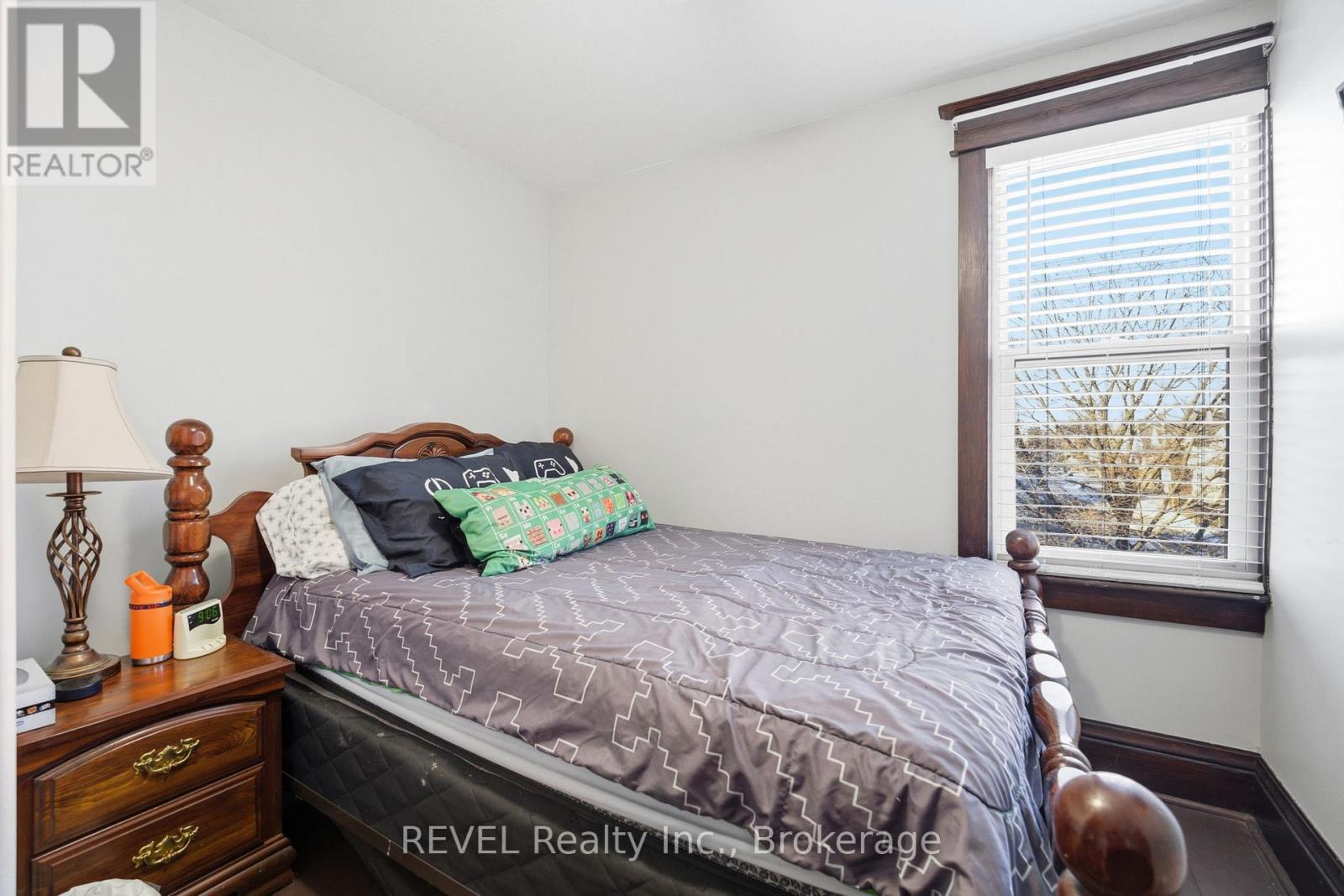 348 Hellems Avenue, Welland (Welland Downtown), ON - Indoor Photo Showing Bedroom
