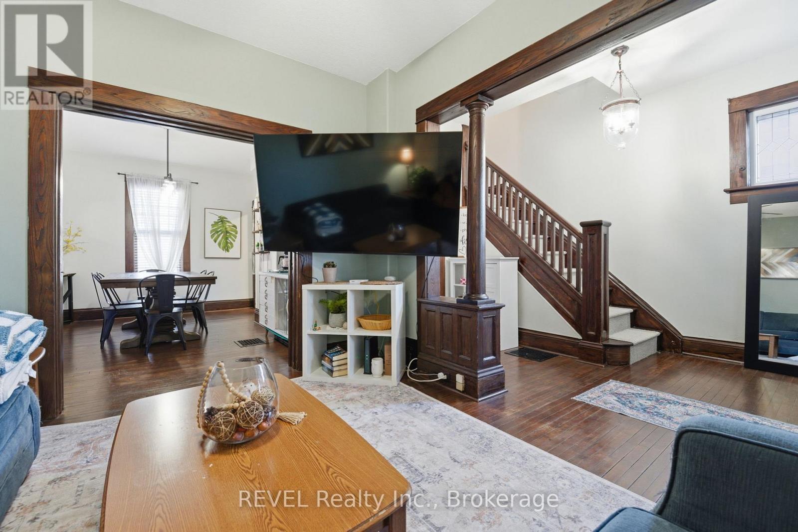 348 Hellems Avenue, Welland (Welland Downtown), ON - Indoor Photo Showing Living Room