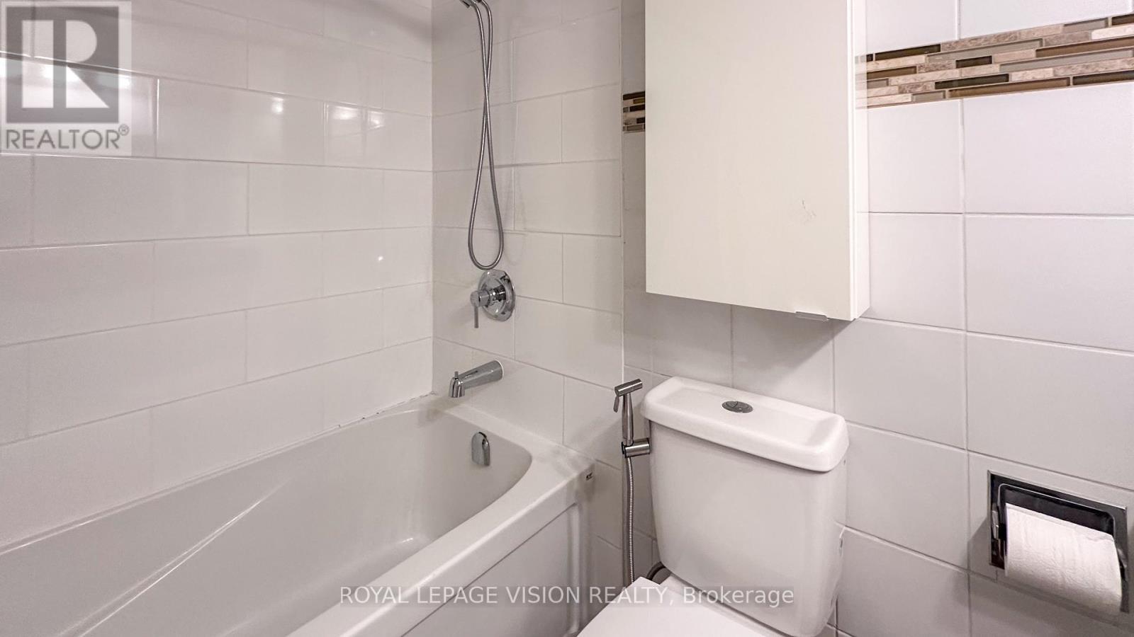 1501 - 75 Graydon Hall Drive, Toronto, ON - Indoor Photo Showing Bathroom