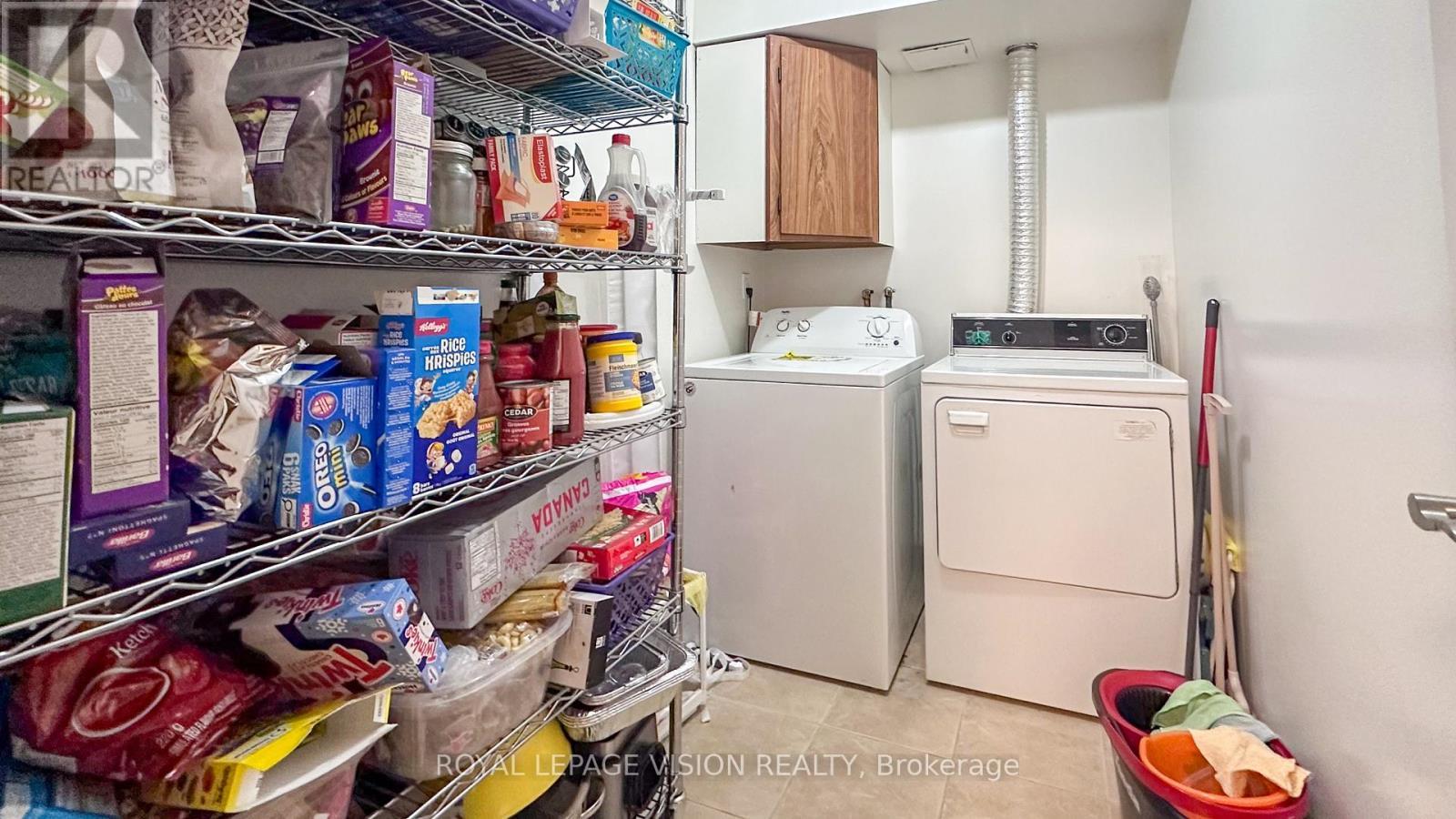 1501 - 75 Graydon Hall Drive, Toronto, ON - Indoor Photo Showing Laundry Room