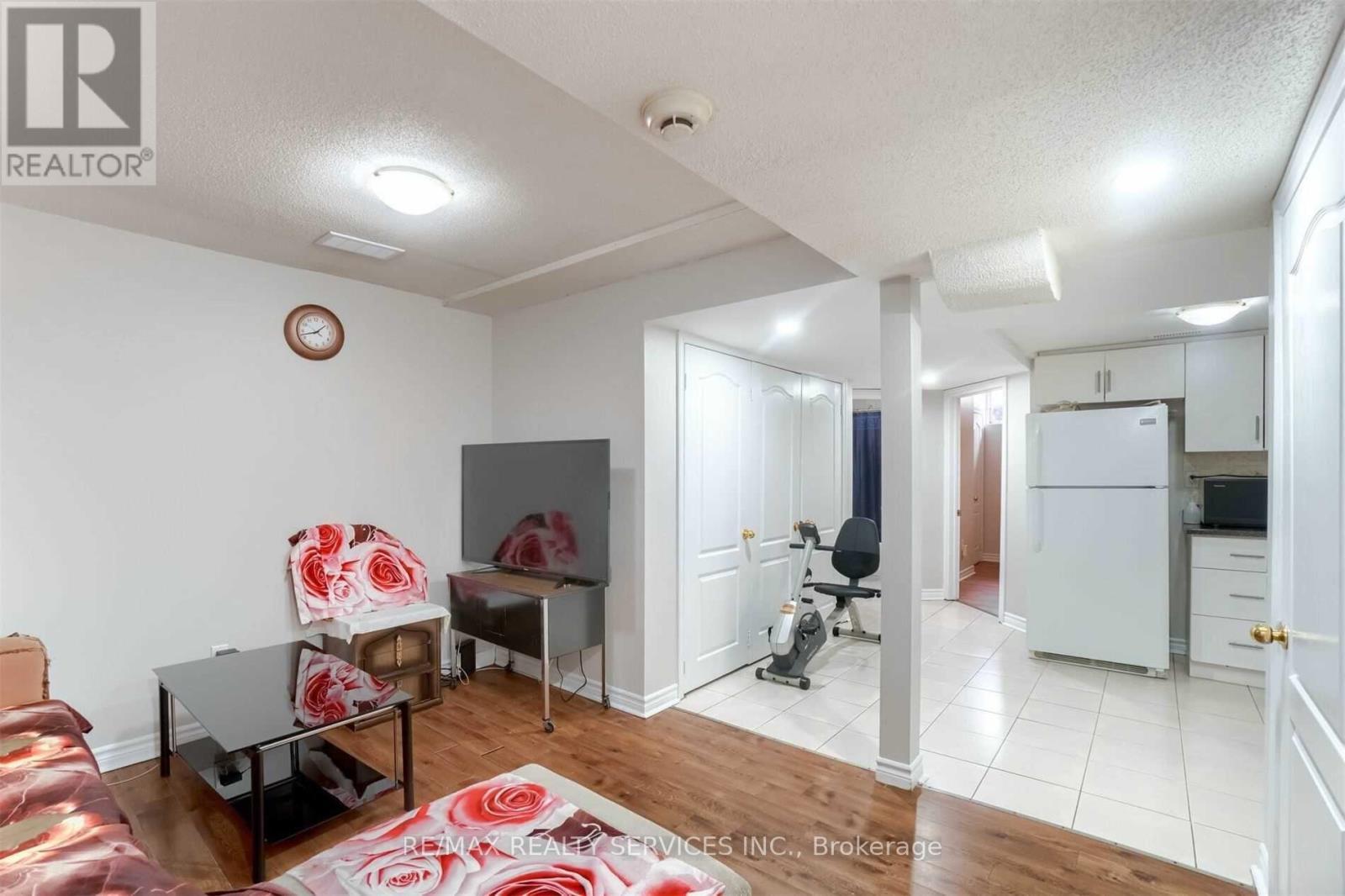 49 Crystalview Crescent, Brampton, ON - Indoor