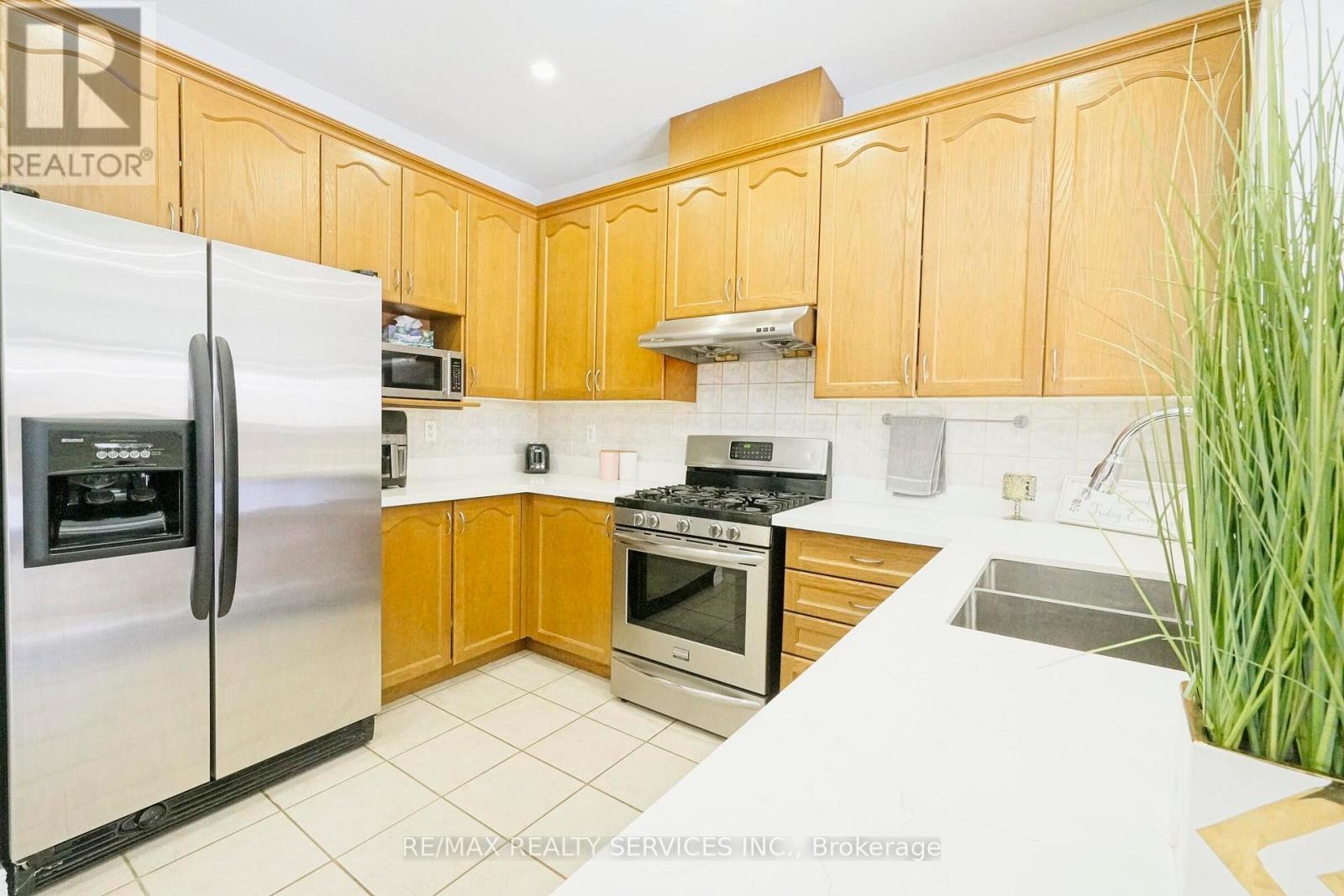 49 Crystalview Crescent, Brampton, ON - Indoor Photo Showing Kitchen With Stainless Steel Kitchen With Double Sink