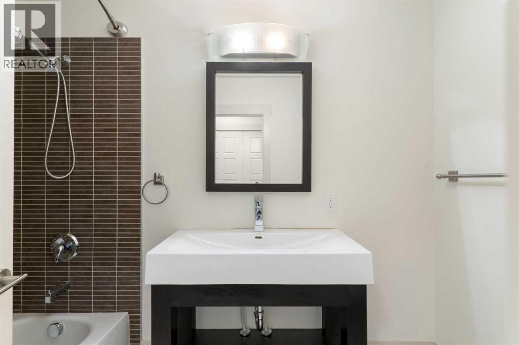 4711 Norquay Drive Nw, Calgary, AB - Indoor Photo Showing Bathroom