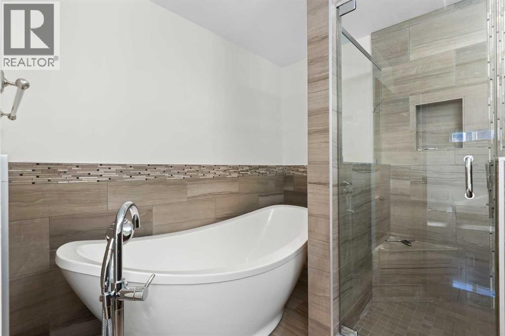 4711 Norquay Drive Nw, Calgary, AB - Indoor Photo Showing Bathroom
