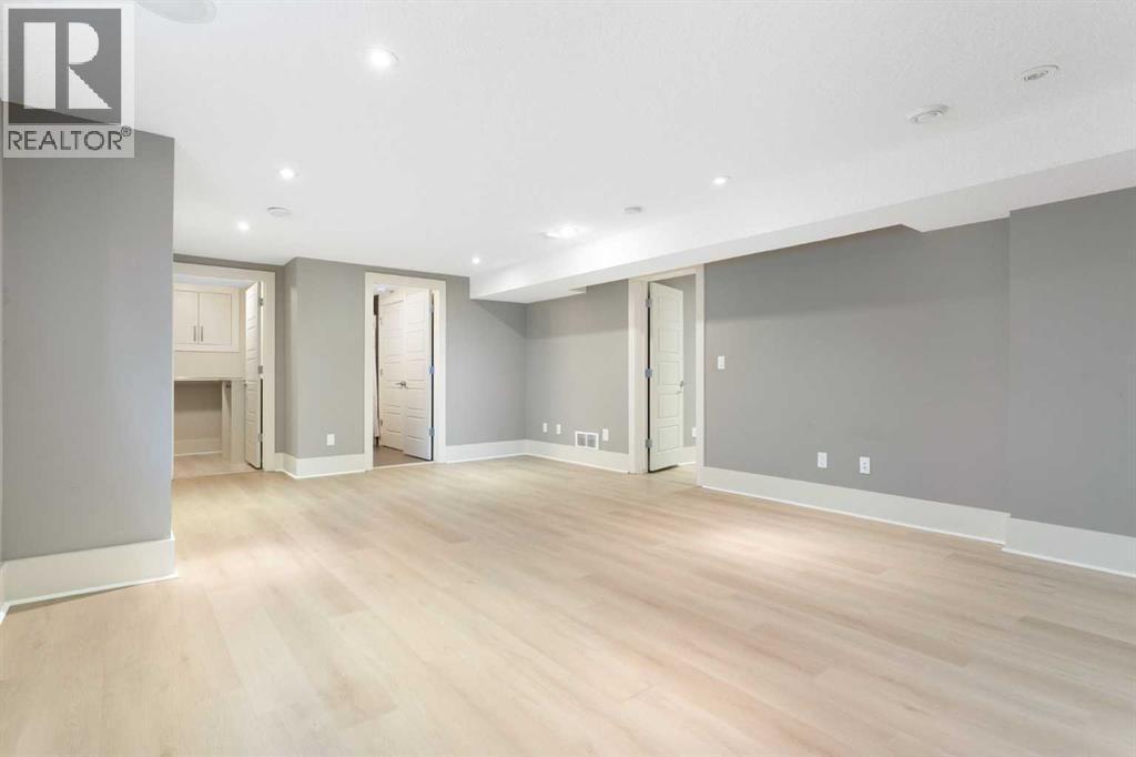 4711 Norquay Drive Nw, Calgary, AB - Indoor Photo Showing Other Room