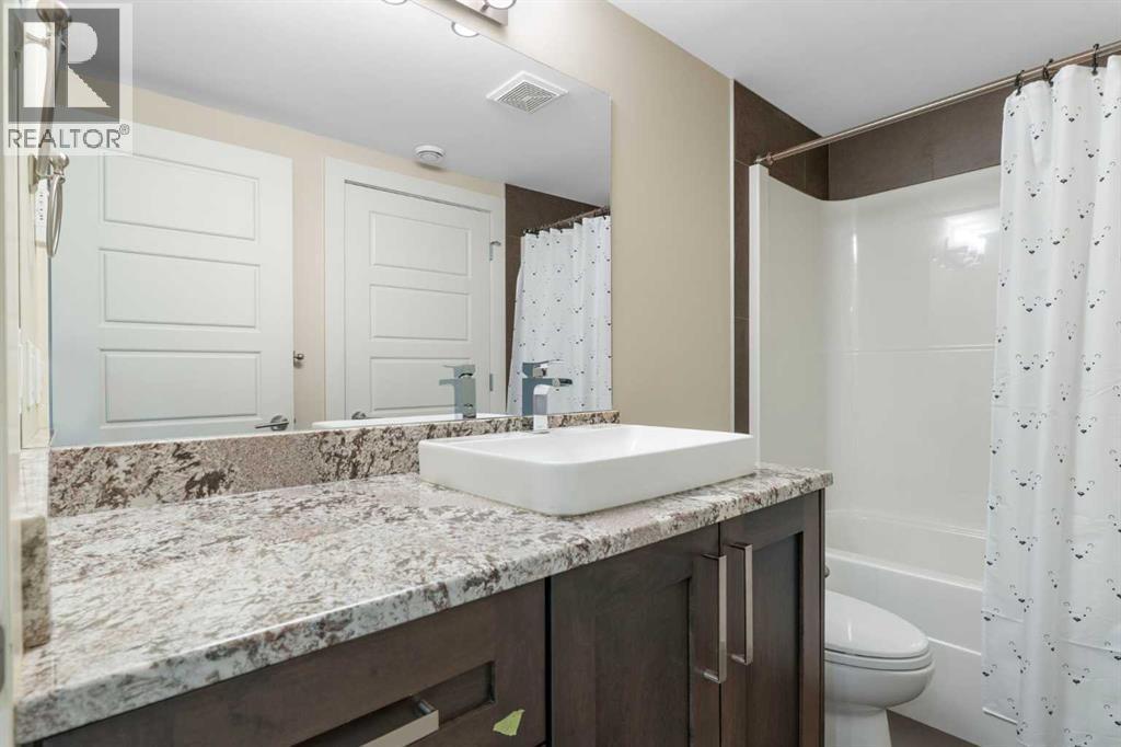 4711 Norquay Drive Nw, Calgary, AB - Indoor Photo Showing Bathroom