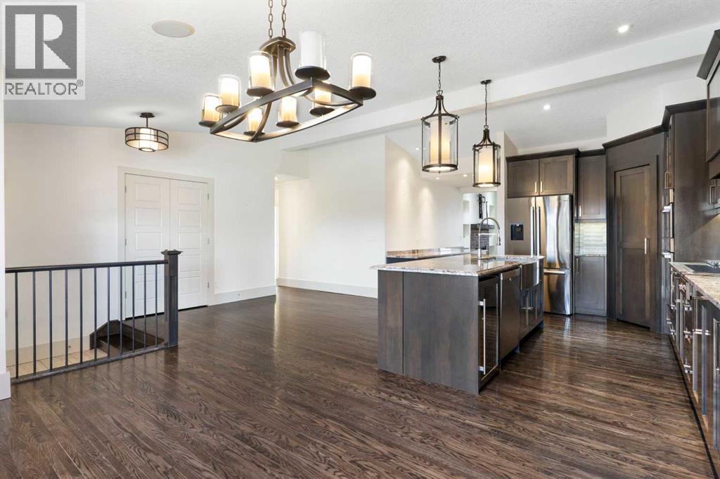 4711 Norquay Drive Nw, Calgary, AB - Indoor Photo Showing Kitchen With Stainless Steel Kitchen With Upgraded Kitchen