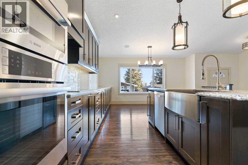 4711 Norquay Drive Nw, Calgary, AB - Indoor Photo Showing Kitchen With Upgraded Kitchen