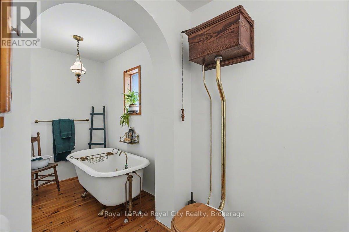 687 New Dundee Road, Kitchener, ON - Indoor Photo Showing Other Room