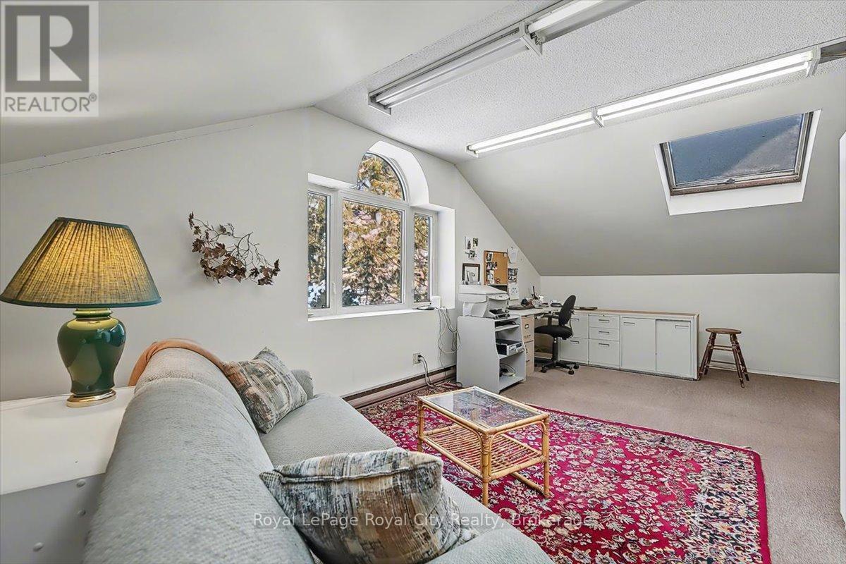 687 New Dundee Road, Kitchener, ON - Indoor Photo Showing Other Room