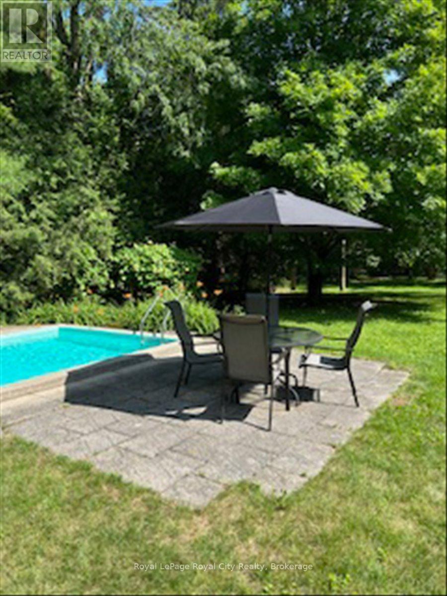 687 New Dundee Road, Kitchener, ON - Outdoor With In Ground Pool