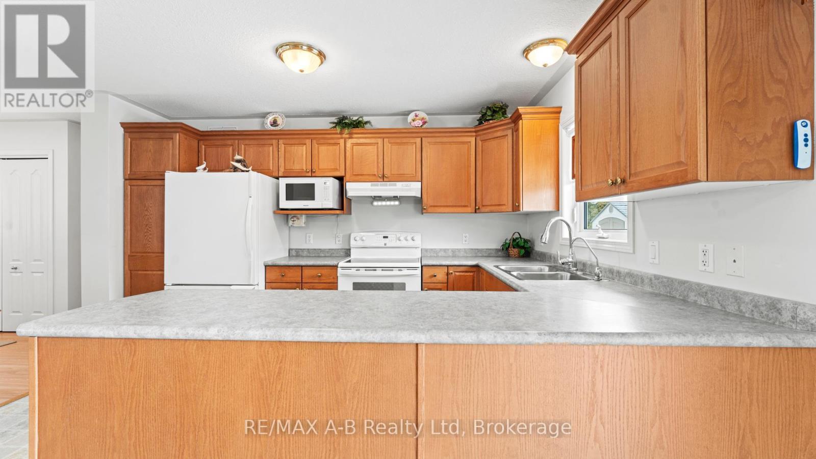 5 - 30 Ann Street, St. Marys, ON - Indoor Photo Showing Kitchen With Double Sink