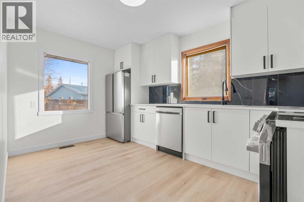 Kitchen - 4720 Fordham Crescent Se, Calgary, AB - Indoor Photo Showing Kitchen