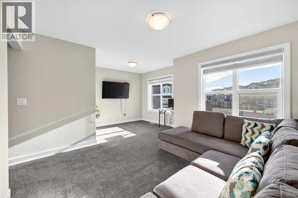 77 Belvedere Drive Se, Calgary, AB - Indoor Photo Showing Living Room