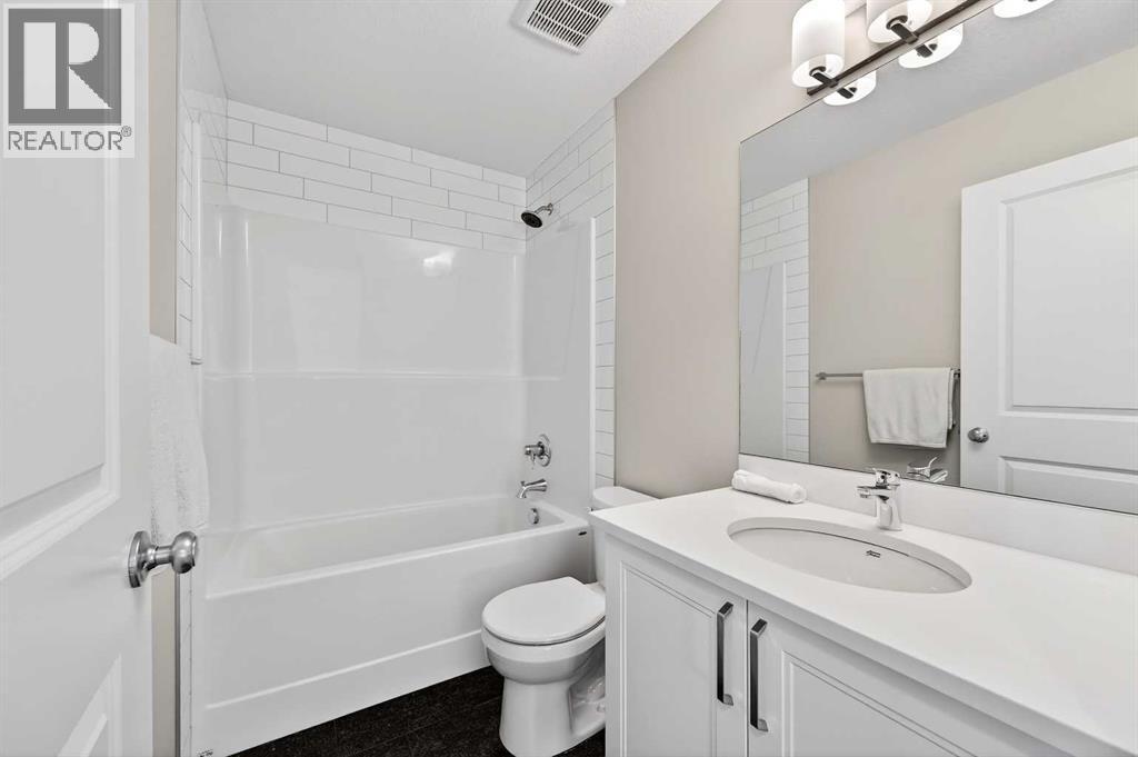 77 Belvedere Drive Se, Calgary, AB - Indoor Photo Showing Bathroom