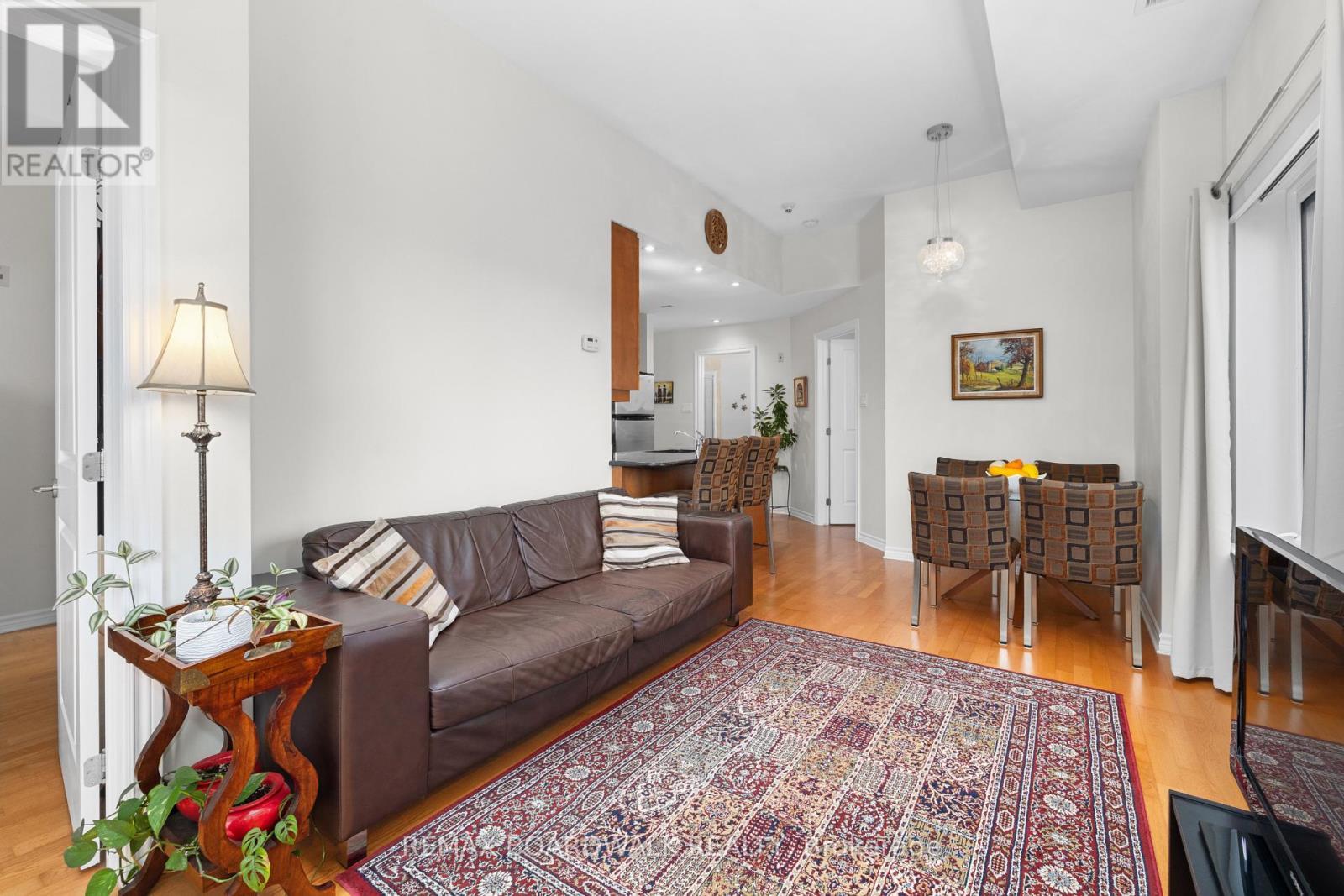 1004 - 314 Central Park Drive, Ottawa, ON - Indoor Photo Showing Living Room