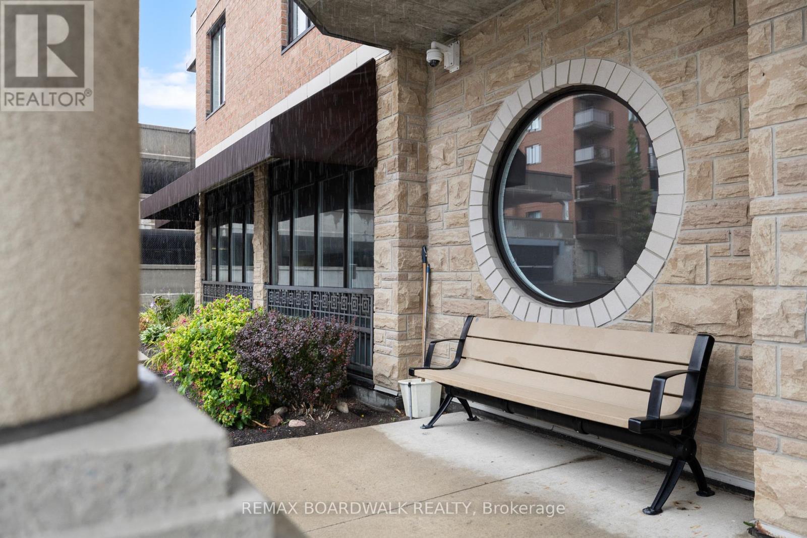1004 - 314 Central Park Drive, Ottawa, ON - Outdoor