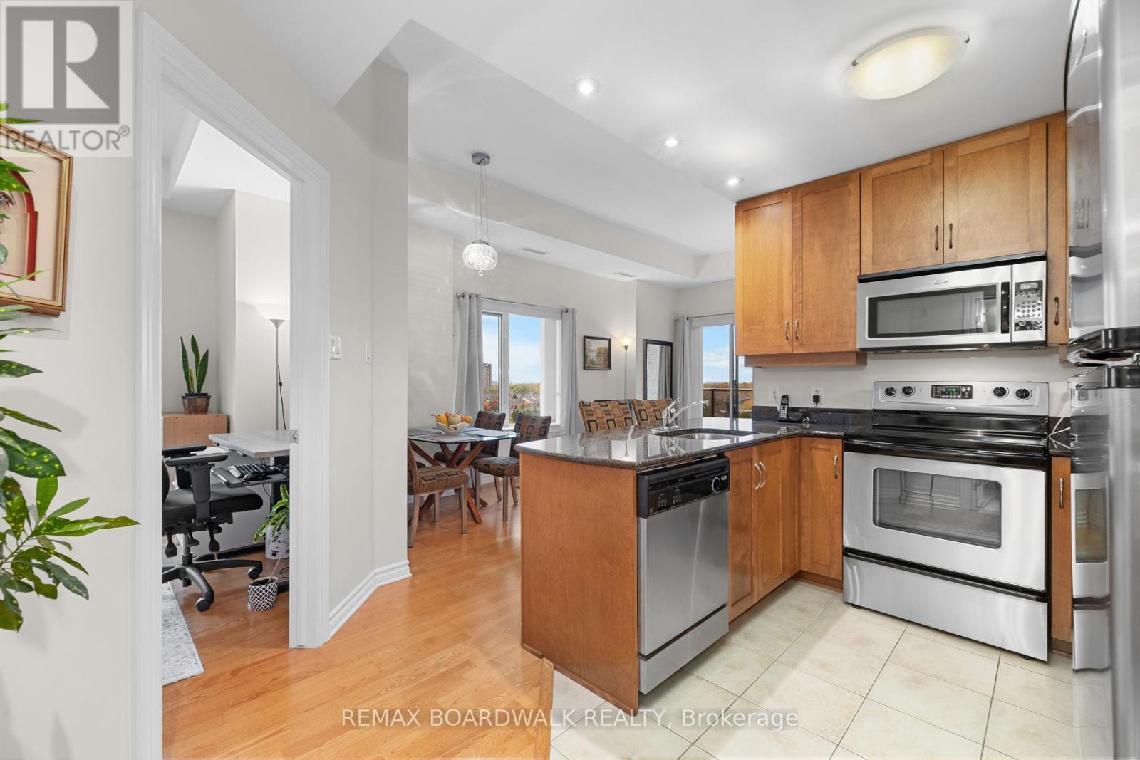 1004 - 314 Central Park Drive, Ottawa, ON - Indoor Photo Showing Kitchen