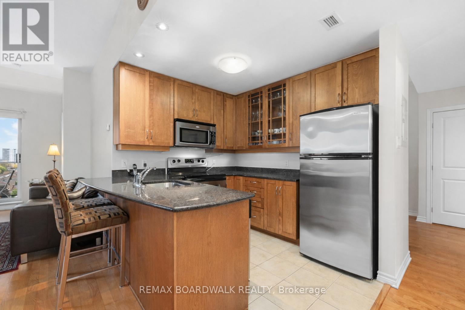 1004 - 314 Central Park Drive, Ottawa, ON - Indoor Photo Showing Kitchen With Double Sink
