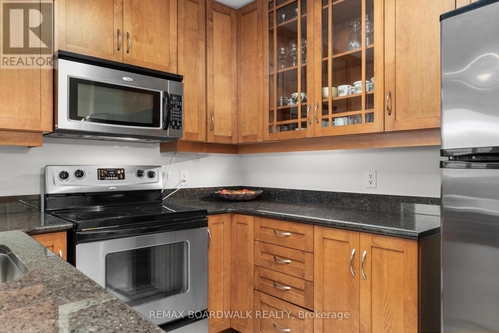 1004 - 314 Central Park Drive, Ottawa, ON - Indoor Photo Showing Kitchen