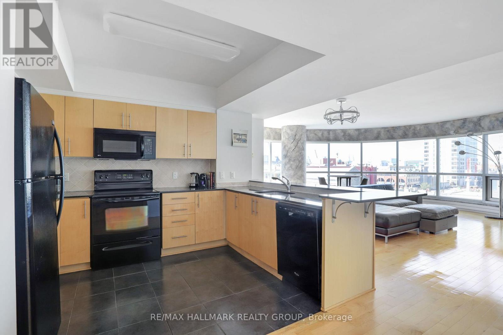 504 - 200 Rideau Street, Ottawa, ON - Indoor Photo Showing Kitchen