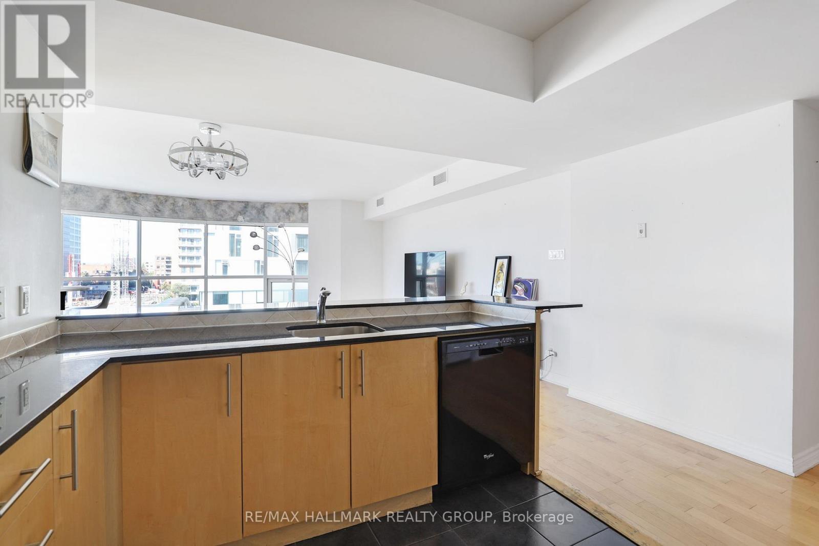 504 - 200 Rideau Street, Ottawa, ON - Indoor Photo Showing Kitchen