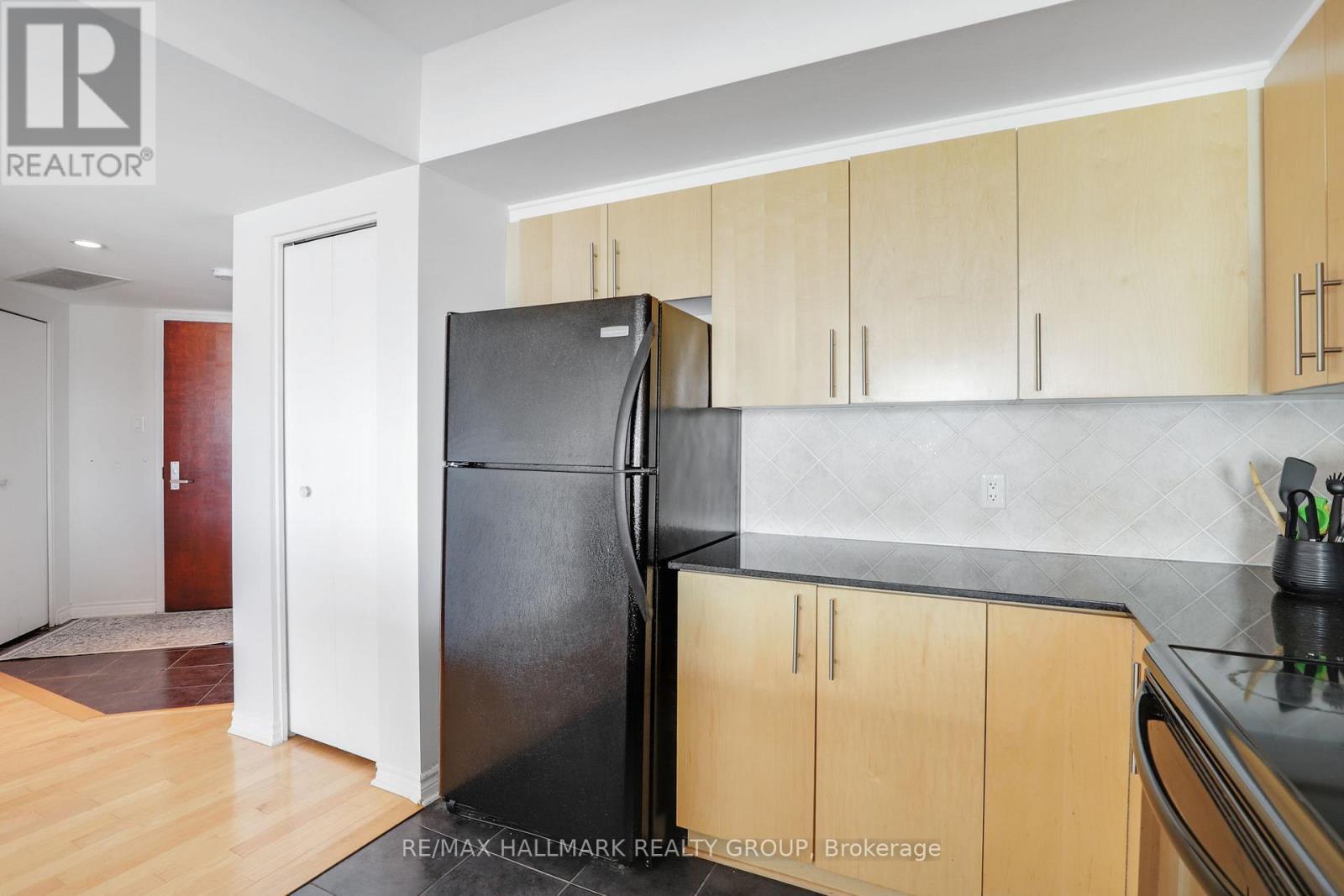 504 - 200 Rideau Street, Ottawa, ON - Indoor Photo Showing Kitchen