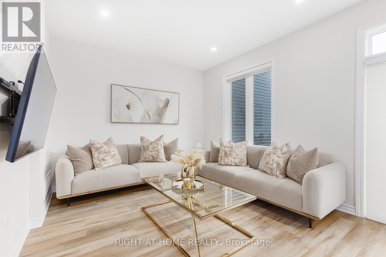 65 Esban Drive, Ottawa, ON - Indoor Photo Showing Living Room
