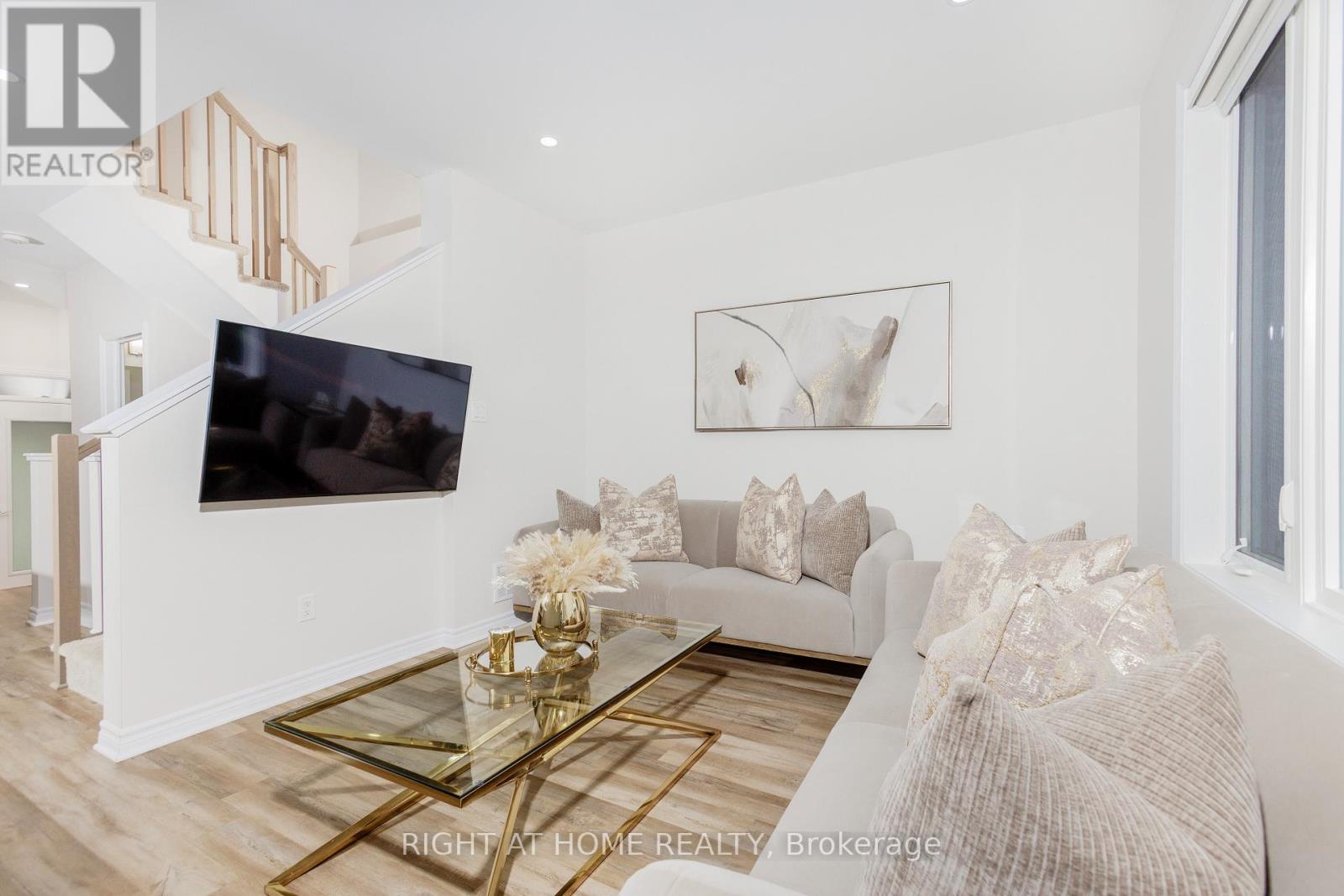65 Esban Drive, Ottawa, ON - Indoor Photo Showing Living Room
