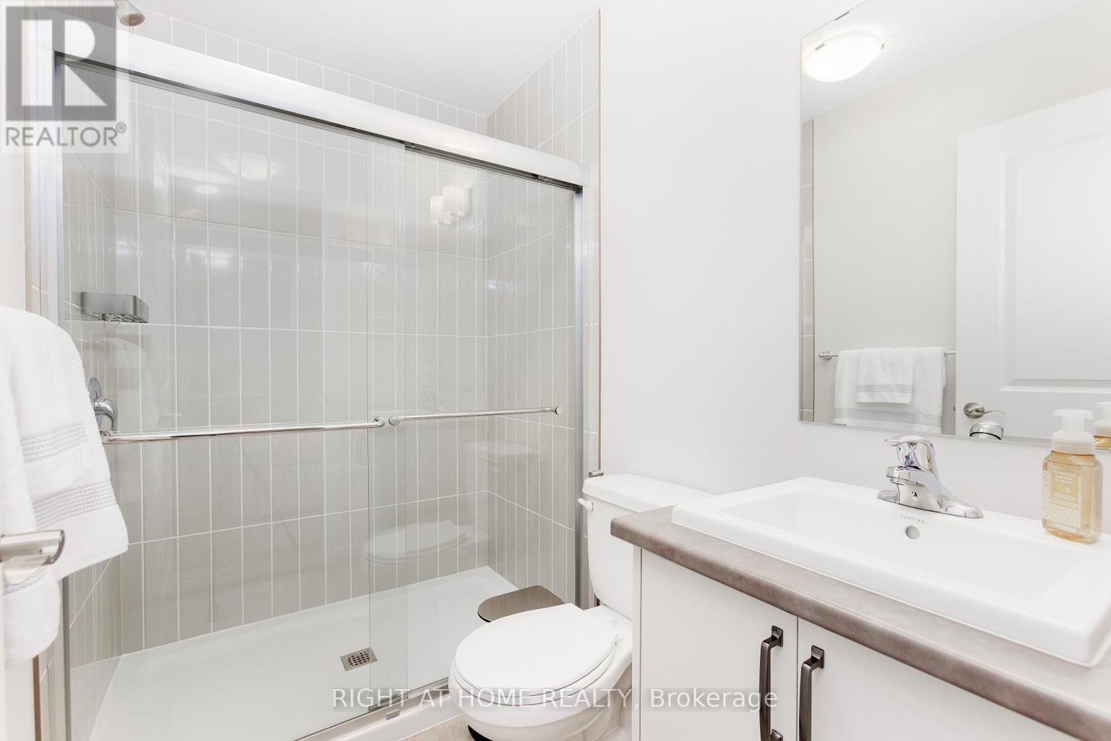 65 Esban Drive, Ottawa, ON - Indoor Photo Showing Bathroom