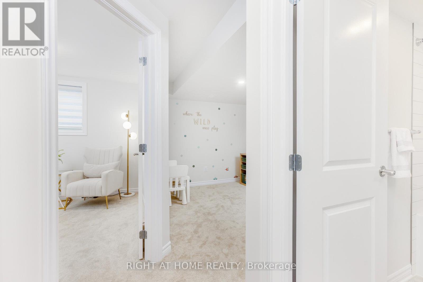 65 Esban Drive, Ottawa, ON - Indoor Photo Showing Other Room