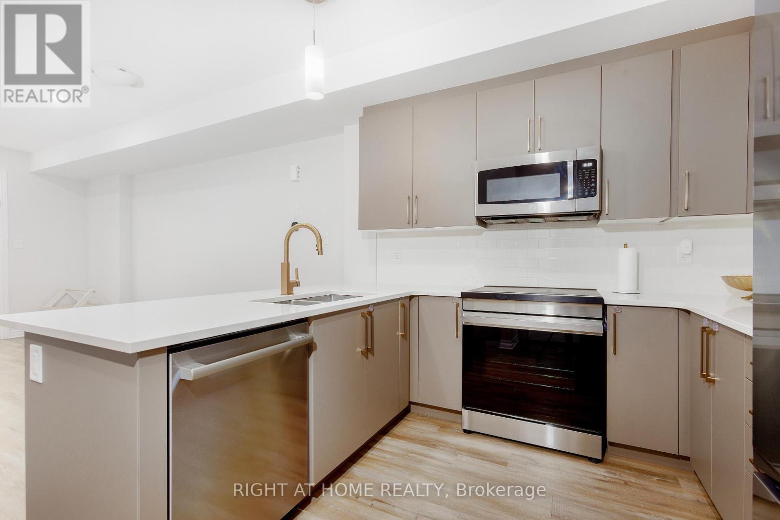 65 Esban Drive, Ottawa, ON - Indoor Photo Showing Kitchen