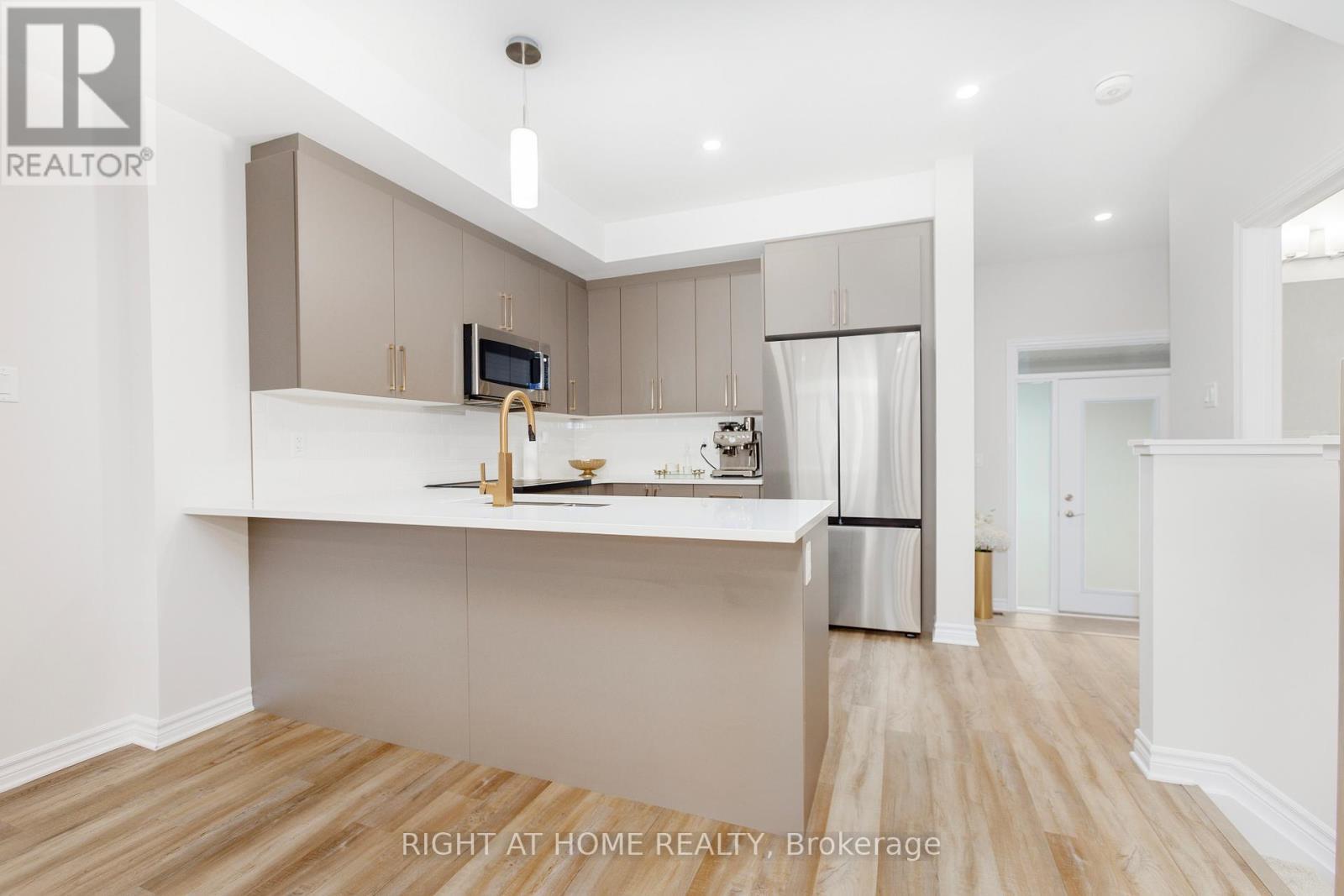 65 Esban Drive, Ottawa, ON - Indoor Photo Showing Kitchen With Upgraded Kitchen