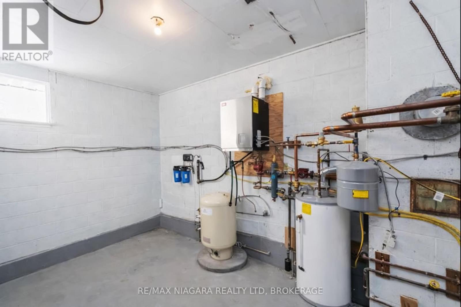 791 Darby Road, Welland (Cooks Mills), ON - Indoor Photo Showing Garage