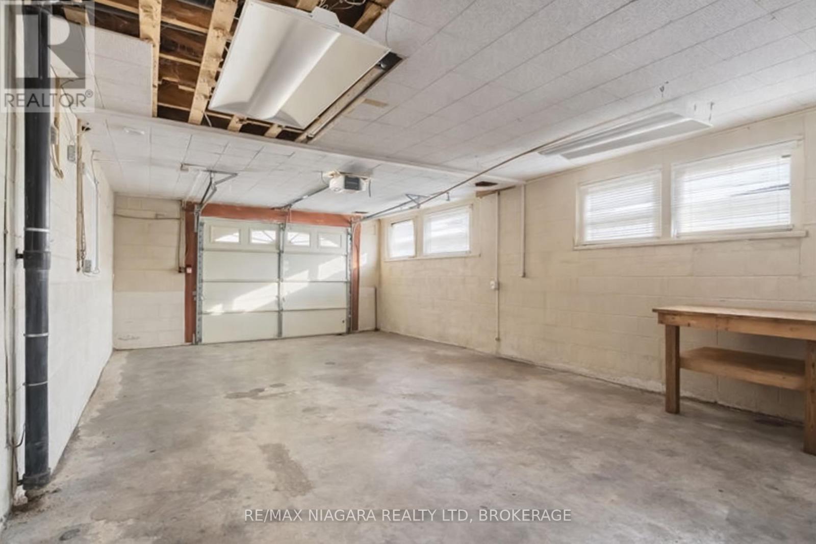 791 Darby Road, Welland (Cooks Mills), ON - Indoor Photo Showing Garage