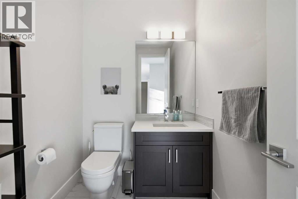 67 Aspen Vista Way Sw, Calgary, AB - Indoor Photo Showing Bathroom