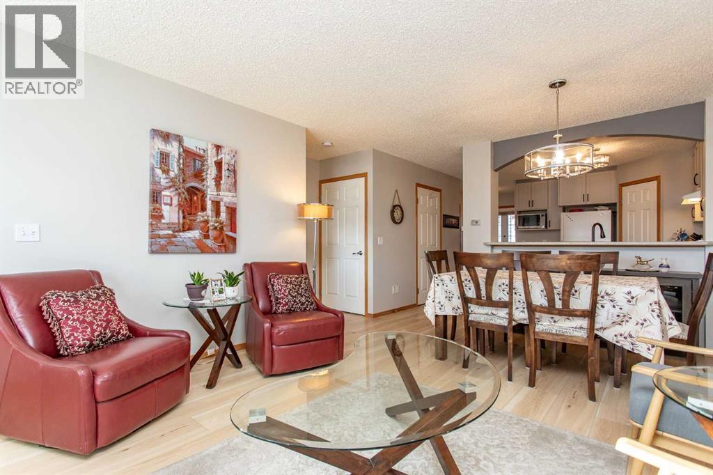 409 Jenkins Drive, Red Deer, AB - Indoor Photo Showing Living Room