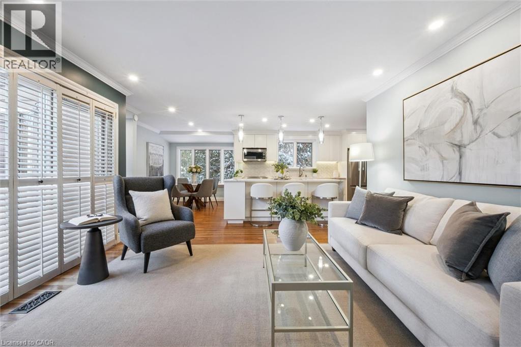259 Old Post Road, Waterloo, ON - Indoor Photo Showing Living Room
