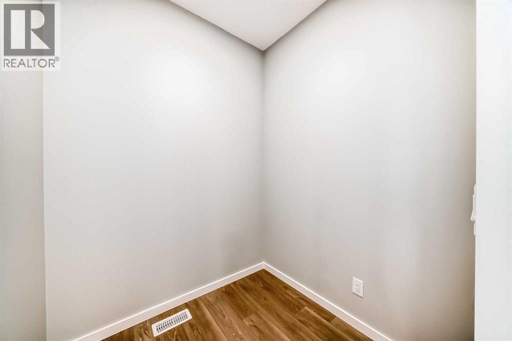 85 Starling Boulevard Nw, Calgary, AB - Indoor Photo Showing Other Room
