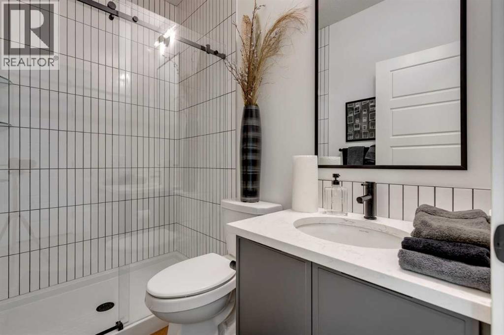 401 Sora Way Se, Calgary, AB - Indoor Photo Showing Bathroom