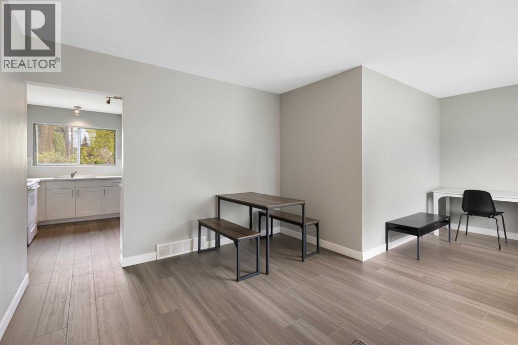 Living room - 173 Gordon Drive Sw, Calgary, AB - Indoor Photo Showing Other Room