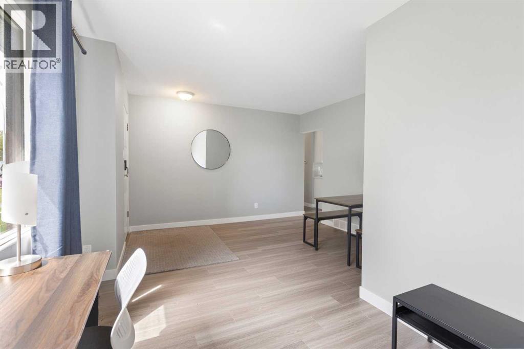 Living Room - 173 Gordon Drive Sw, Calgary, AB - Indoor