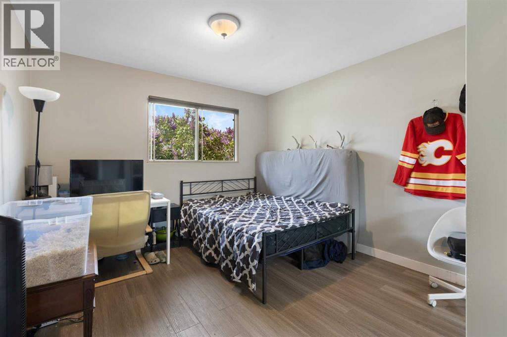 Bedroom #1 - 173 Gordon Drive Sw, Calgary, AB - Indoor Photo Showing Bedroom