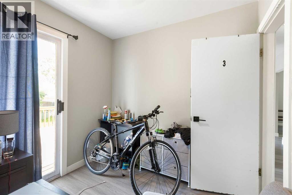 Bedroom #2 - 173 Gordon Drive Sw, Calgary, AB - Indoor