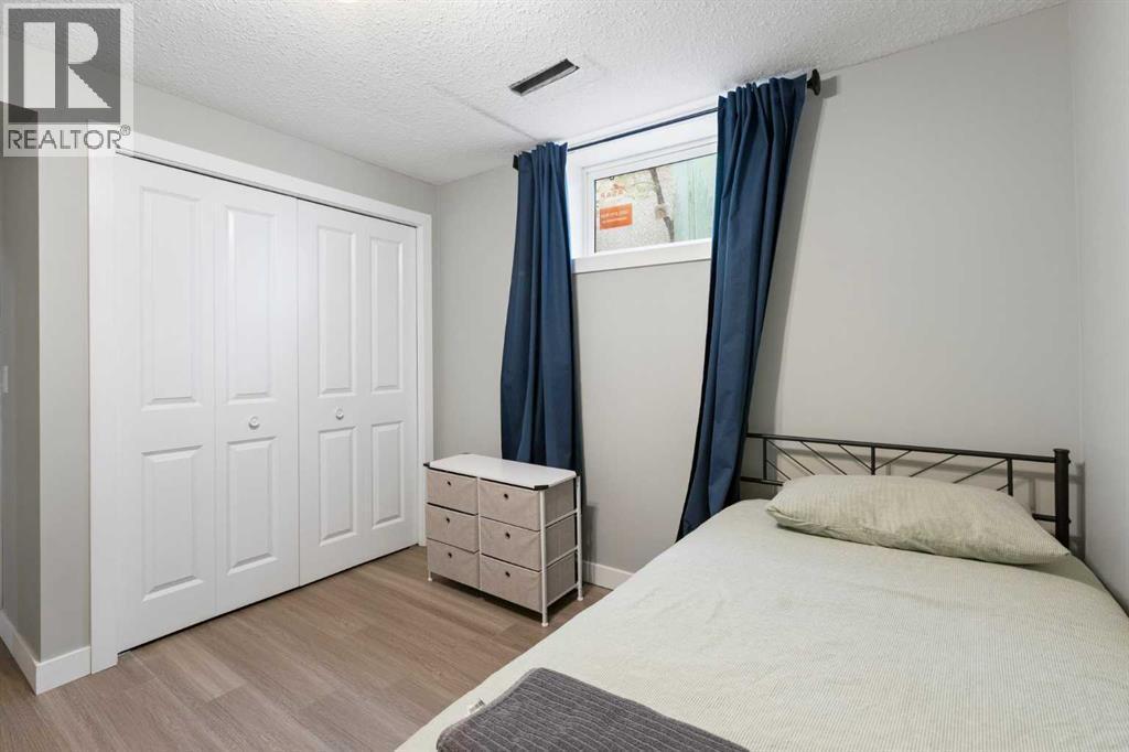 Bedroom #5 - 173 Gordon Drive Sw, Calgary, AB - Indoor Photo Showing Bedroom